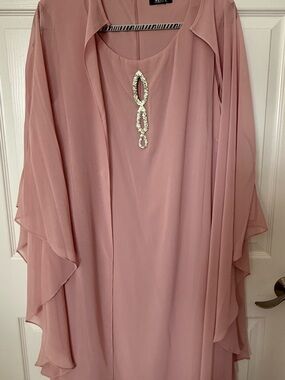 Elegant Pink Chiffon Layered cocktail dress with Rhinestone Detail